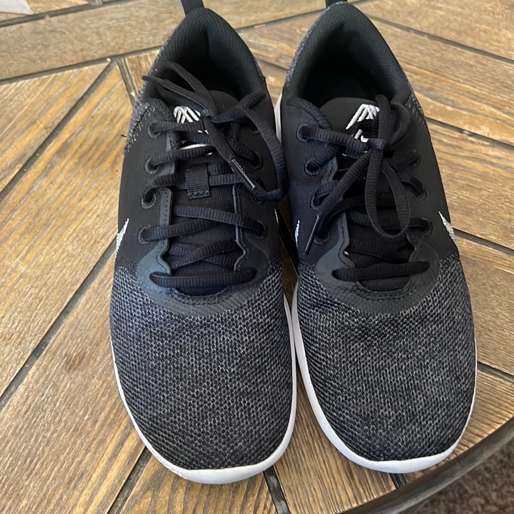 Womens Nike Flex Size 9, Brand New.